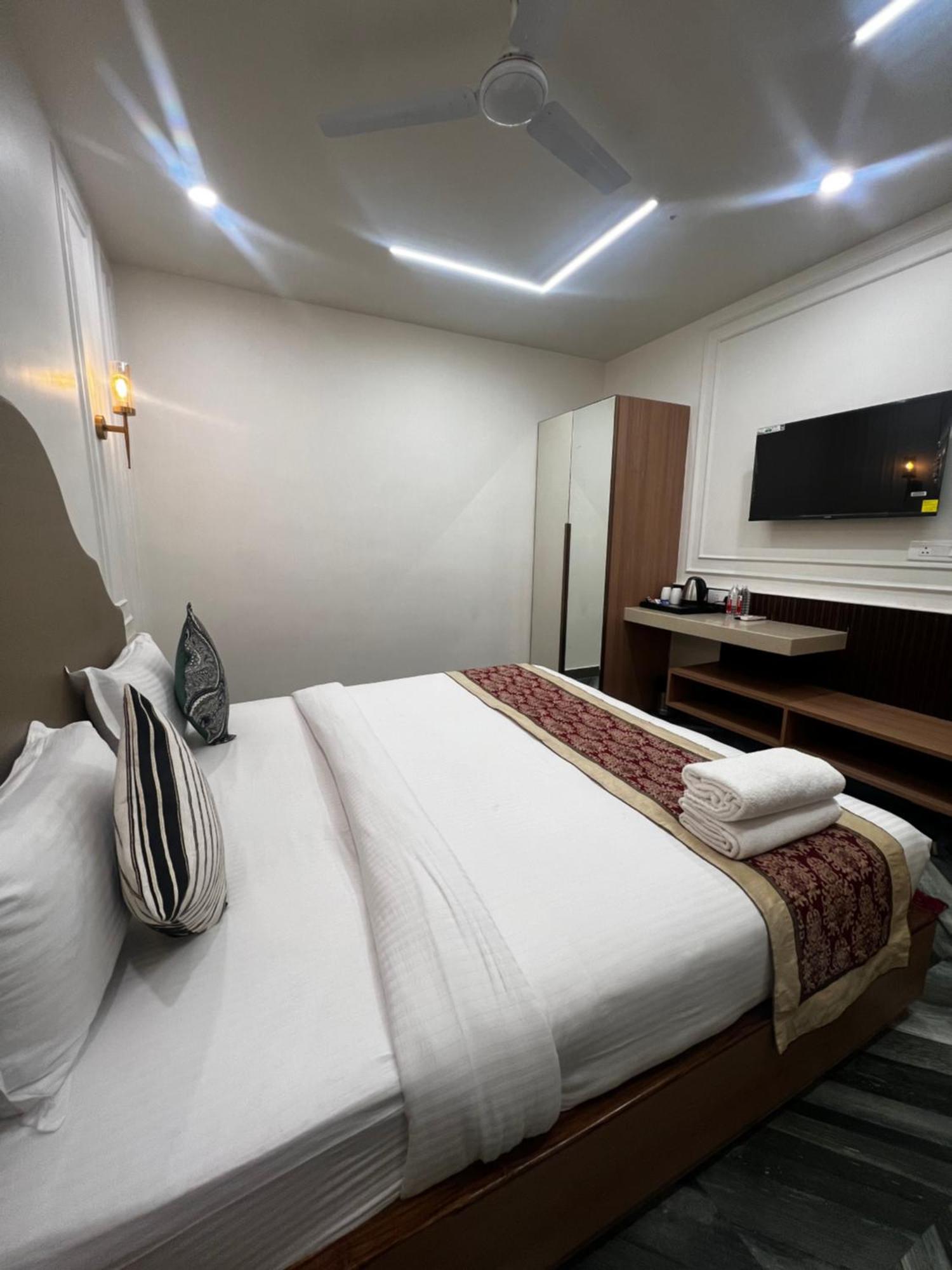 Anaya Retreat Hotell Varanasi Exteriör bild