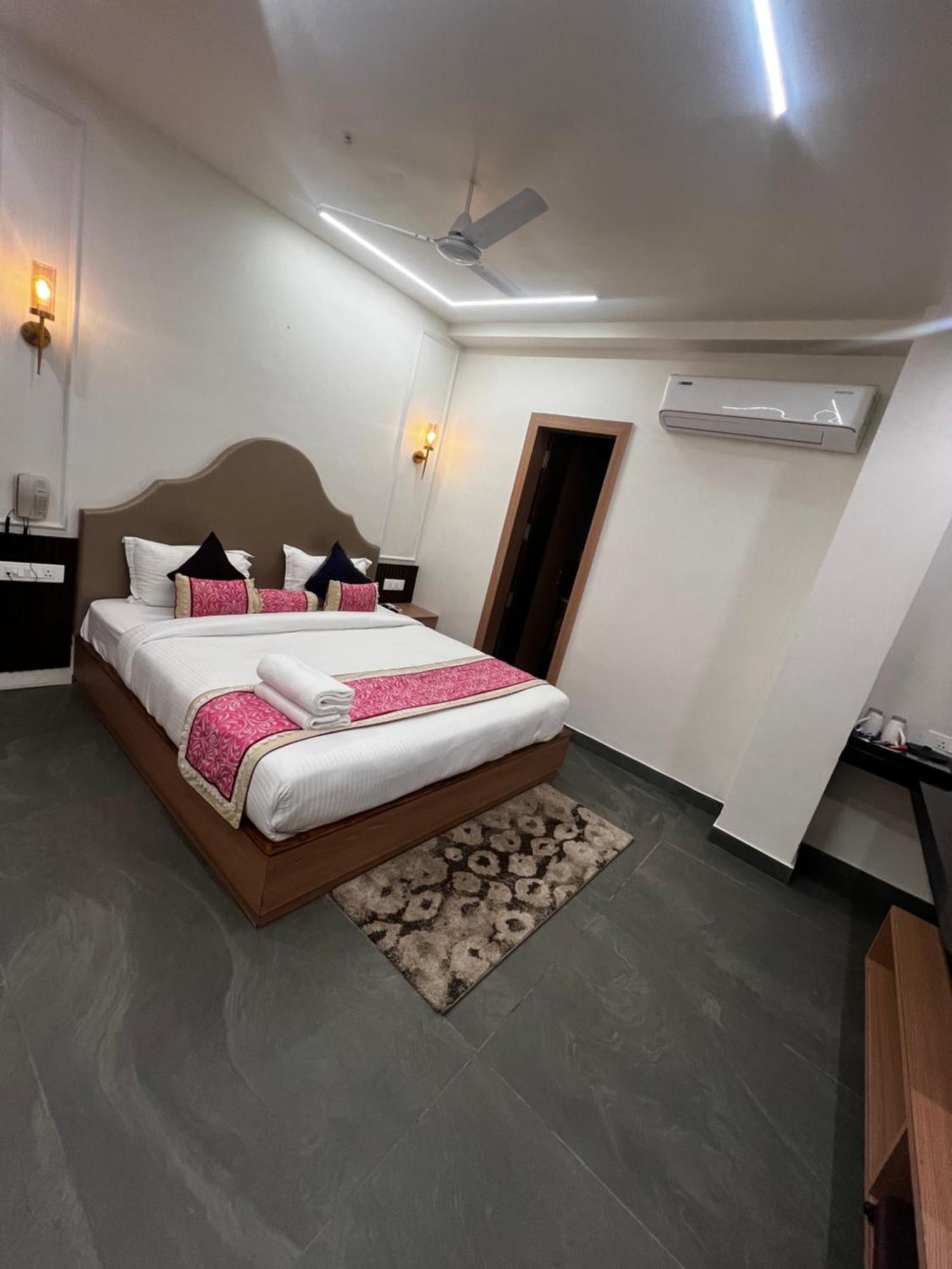 Anaya Retreat Hotell Varanasi Exteriör bild